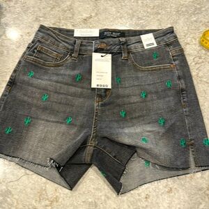 NWT Judy Blue shorts -sz medium